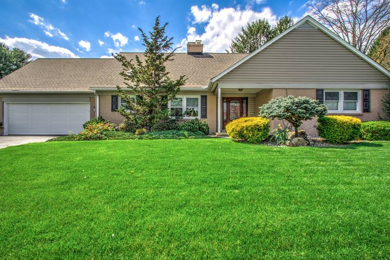 House for rent at 1827 Larchmont Lane, Lancaster, PA 17601