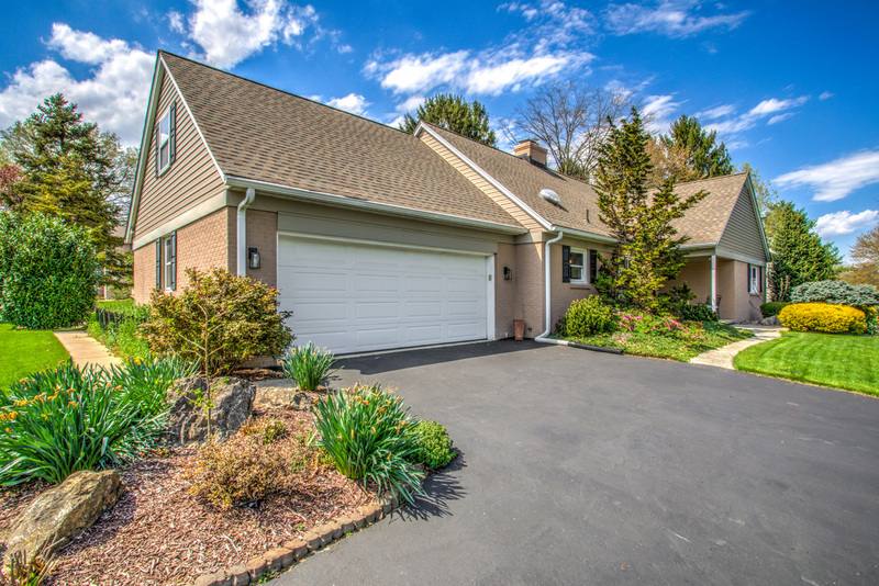House for rent at 1827 Larchmont Lane, Lancaster, PA 17601