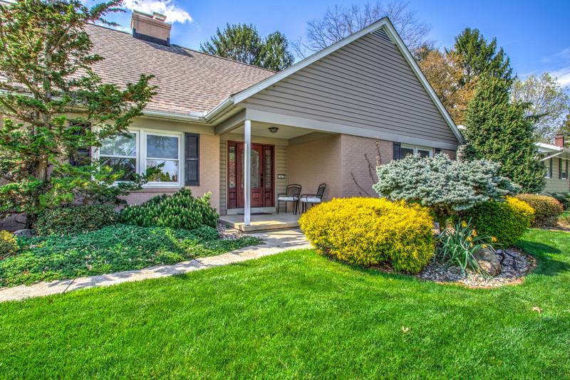 House for rent at 1827 Larchmont Lane, Lancaster, PA 17601