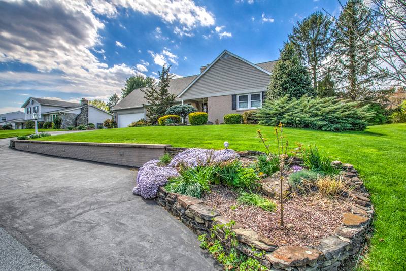 House for rent at 1827 Larchmont Lane, Lancaster, PA 17601