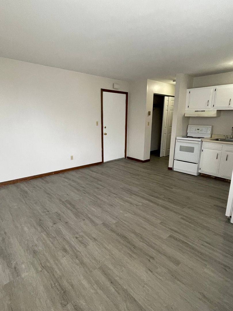 Apartment for rent at 124 W Manlius St, East Syracuse, NY 13057