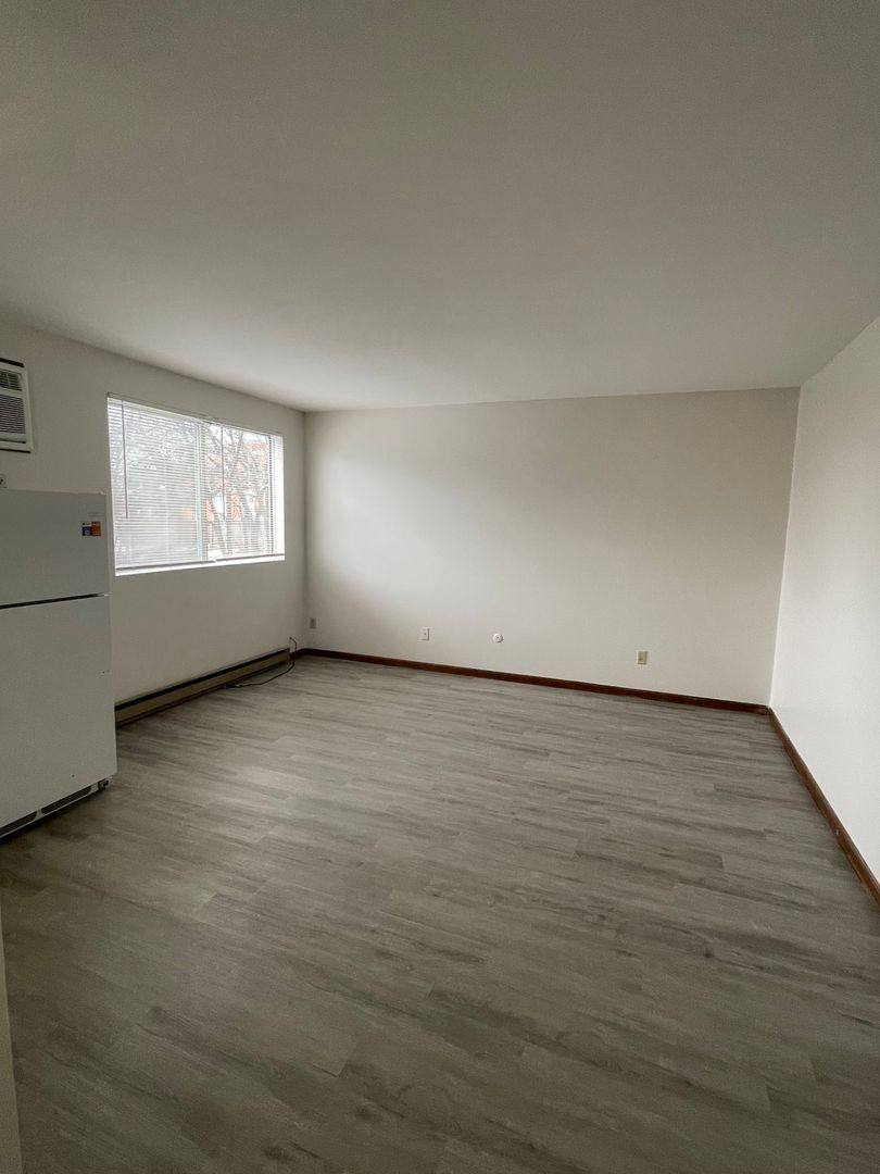 Apartment for rent at 124 W Manlius St, East Syracuse, NY 13057