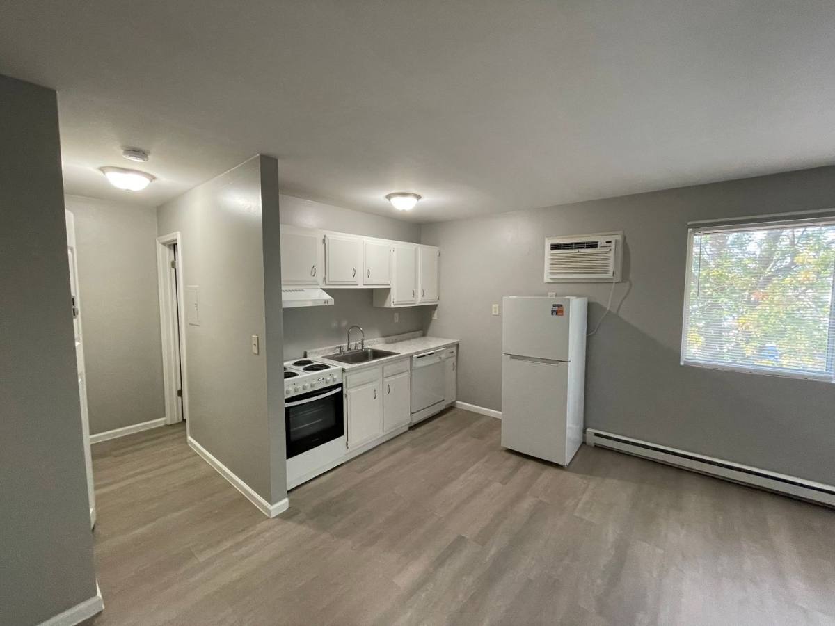 Apartment for rent at 124 W Manlius St, East Syracuse, NY 13057