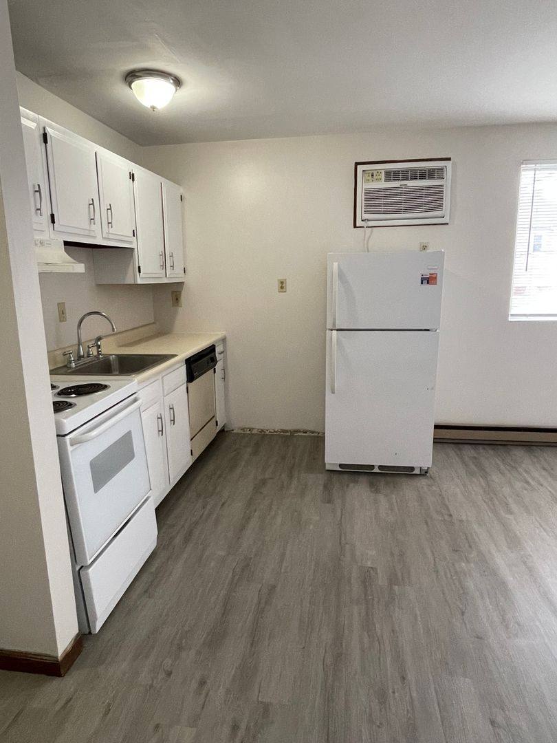Apartment for rent at 124 W Manlius St, East Syracuse, NY 13057