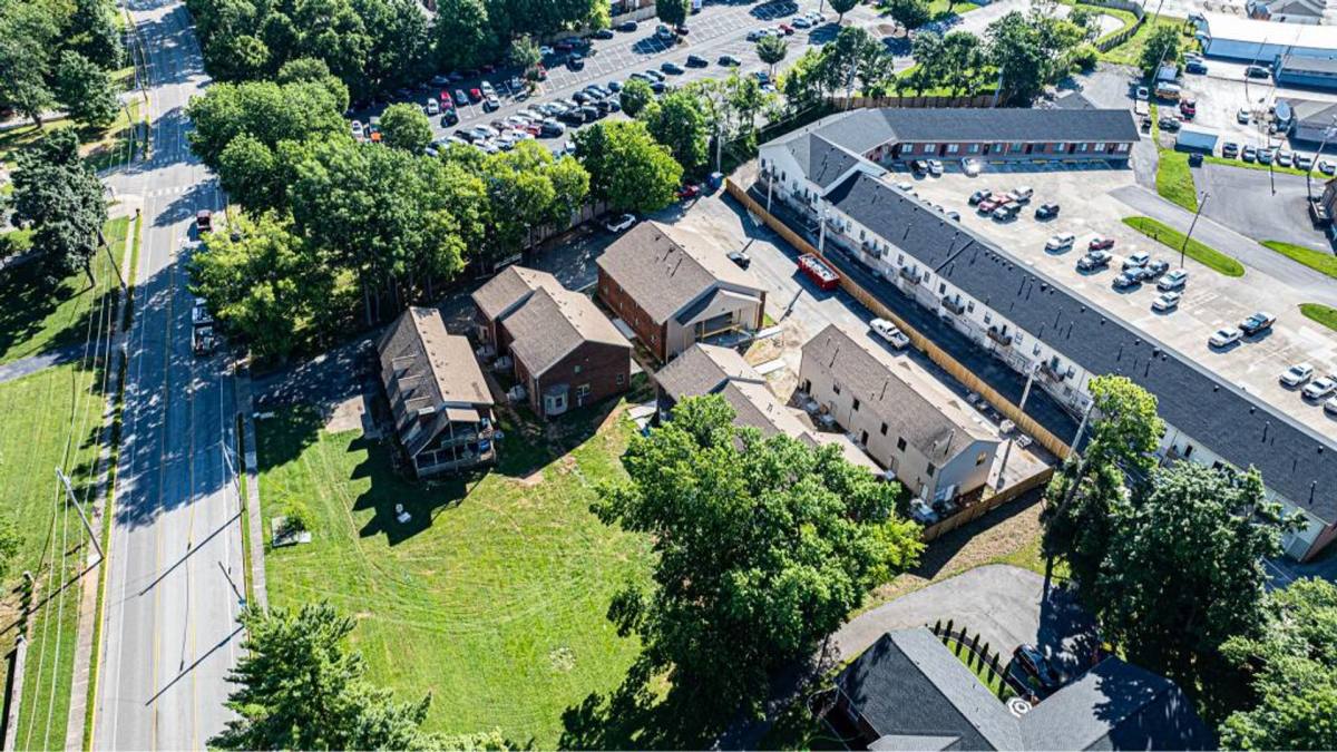 Apartment for rent at 1722 Chestnut St, Bowling Green, KY 42101