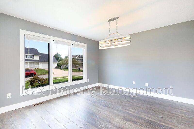 House for rent at 8200 Northview Dr, Urbandale, IA 50322