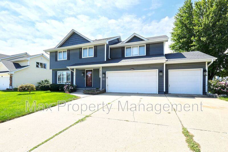 House for rent at 8200 Northview Dr, Urbandale, IA 50322