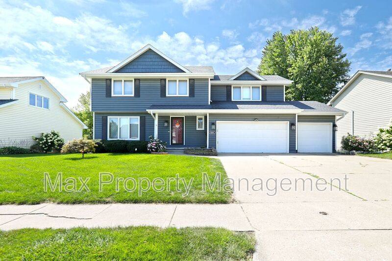 House for rent at 8200 Northview Dr, Urbandale, IA 50322