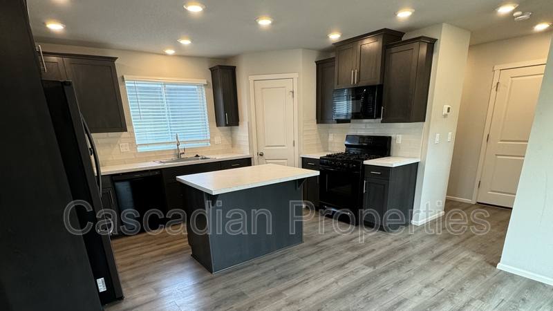 House for rent at 2002 Smith Dr, Woodburn, OR 97071