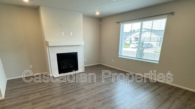 House for rent at 2002 Smith Dr, Woodburn, OR 97071