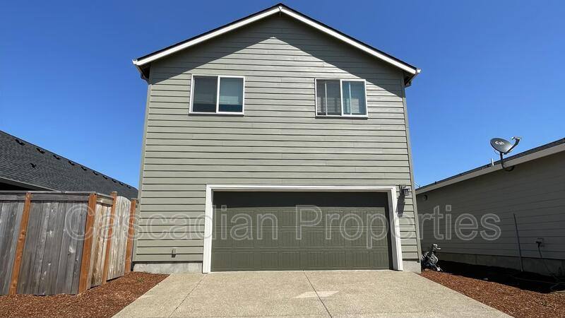 House for rent at 2002 Smith Dr, Woodburn, OR 97071