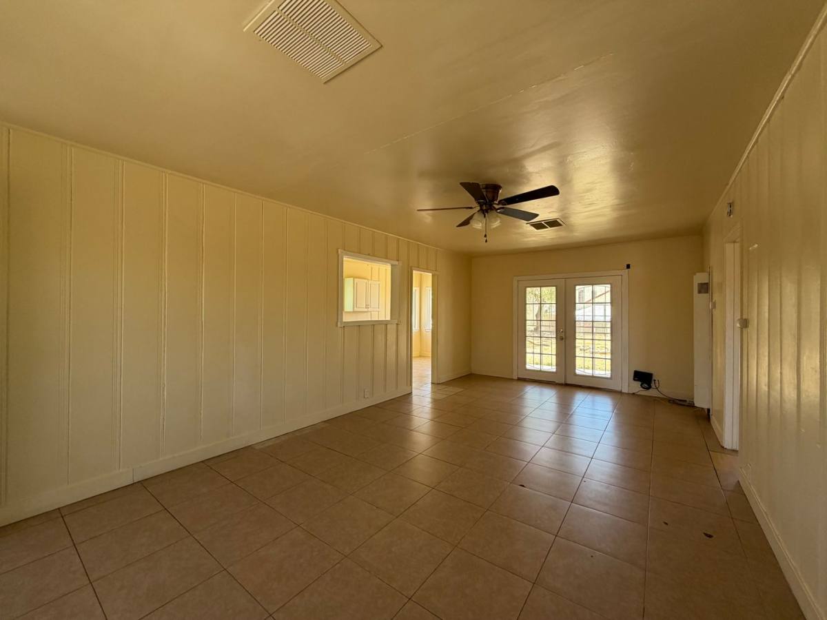 Apartment for rent at 400 W Fredricks, Barstow, CA 92311