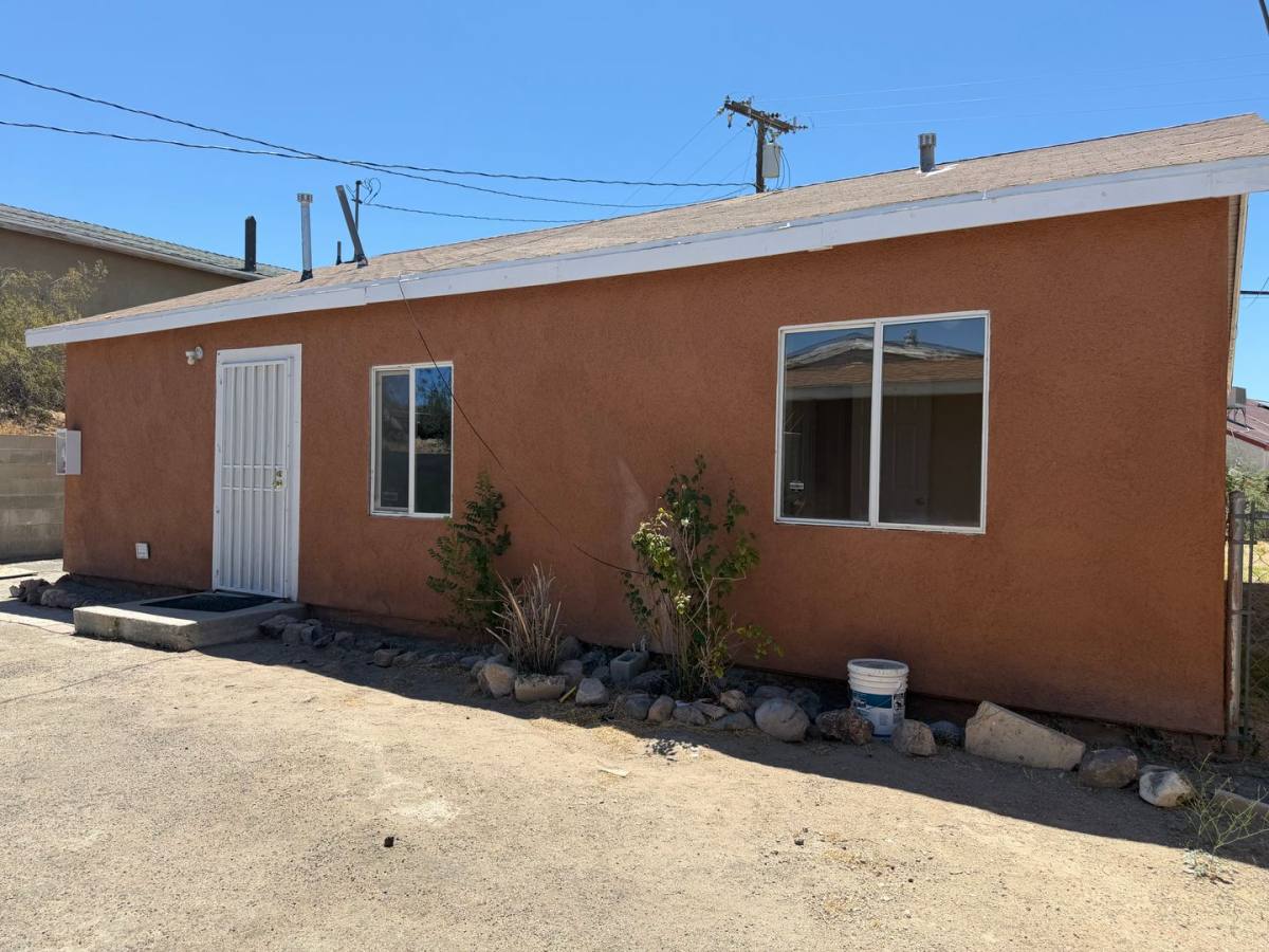 Apartment for rent at 400 W Fredricks, Barstow, CA 92311