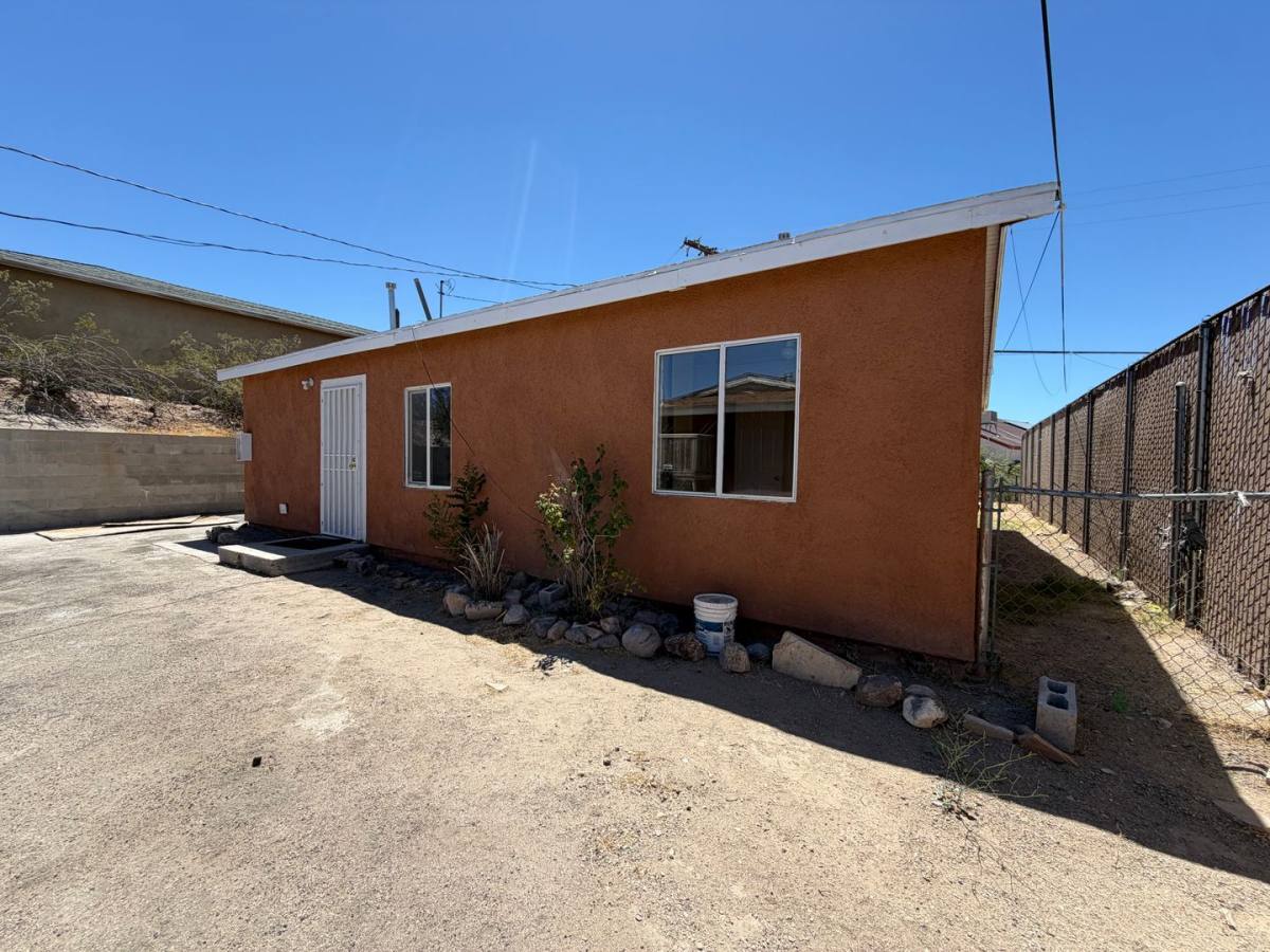 Apartment for rent at 400 W Fredricks, Barstow, CA 92311