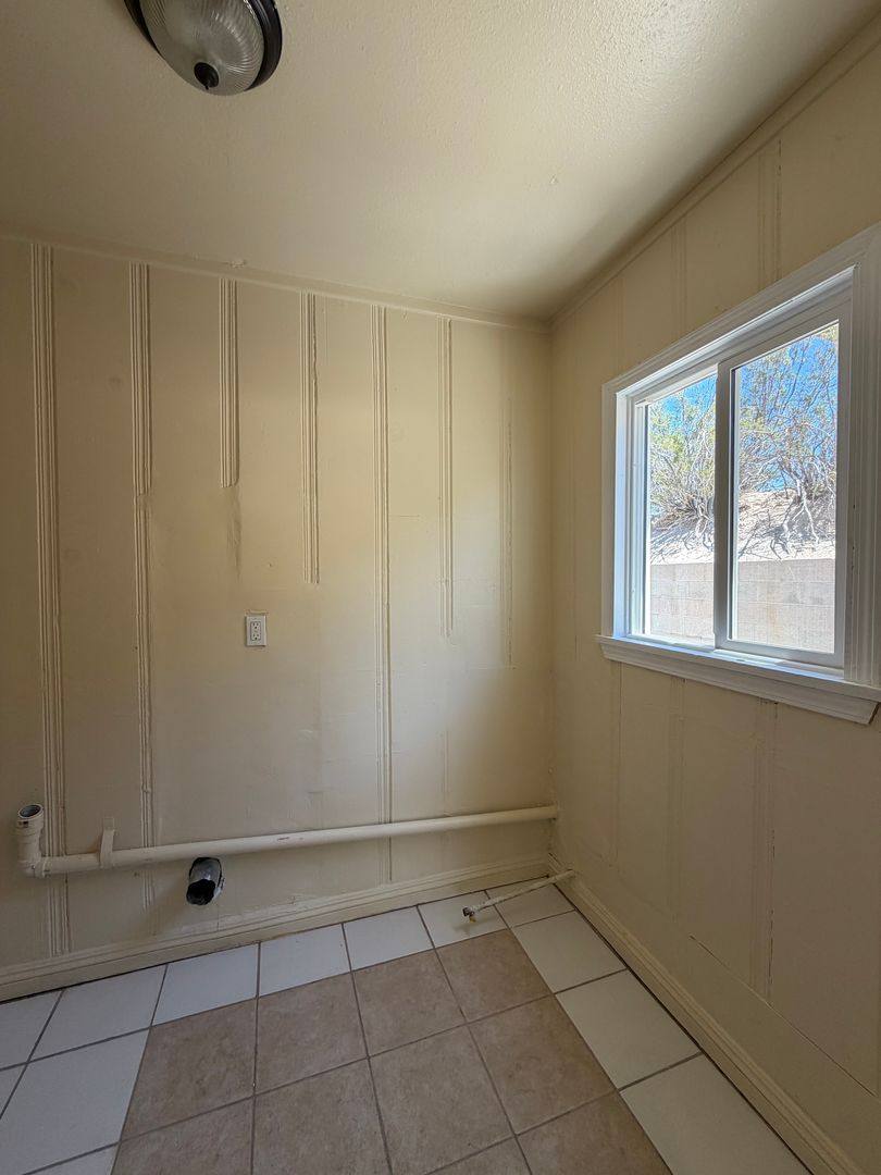 Apartment for rent at 400 W Fredricks, Barstow, CA 92311