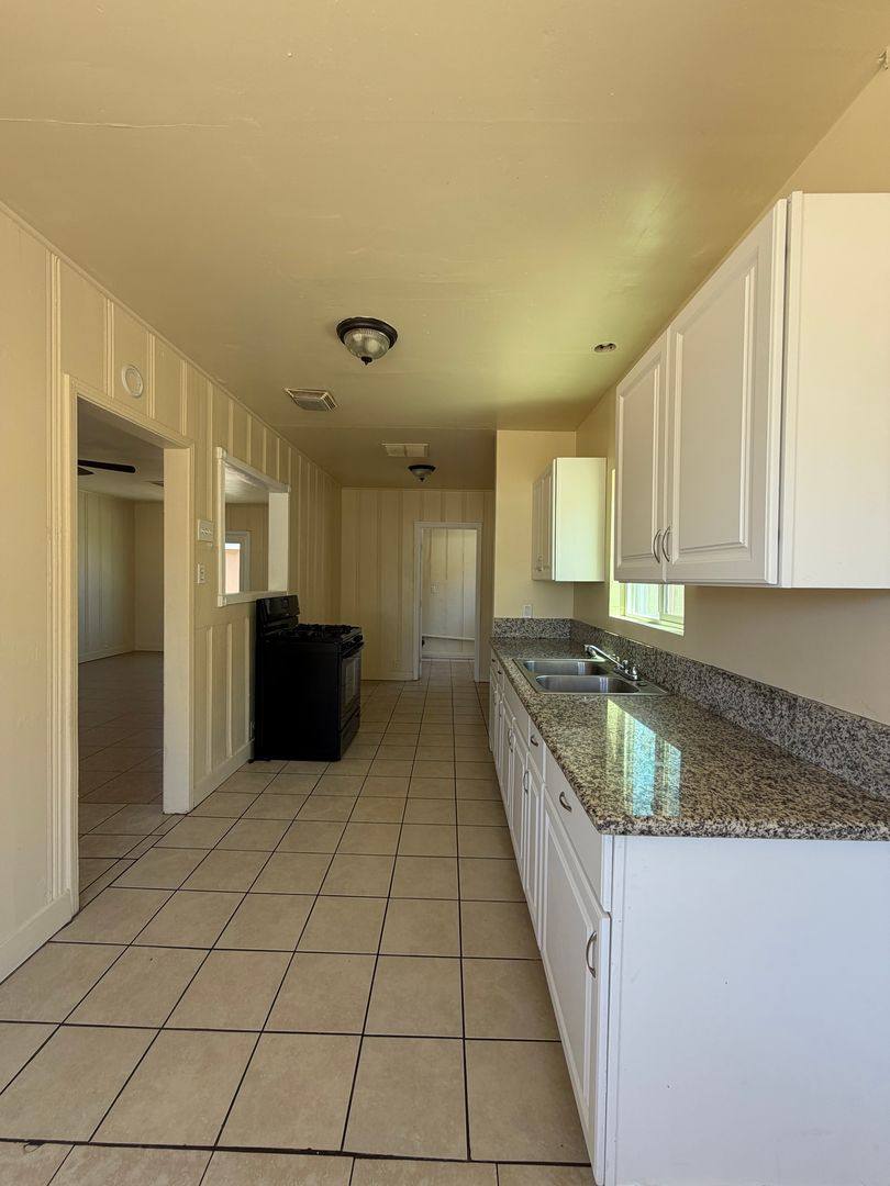Apartment for rent at 400 W Fredricks, Barstow, CA 92311