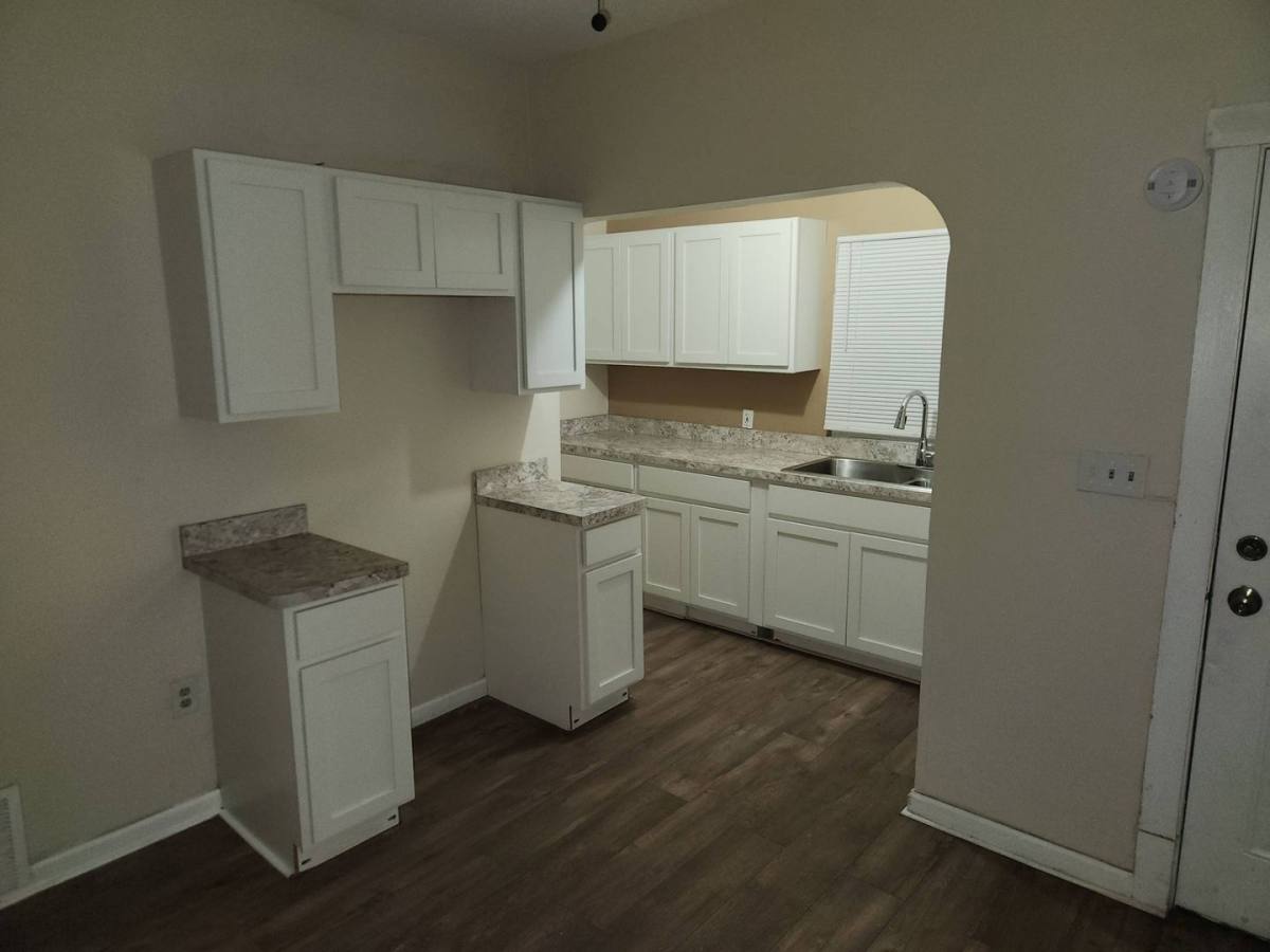 Apartment for rent at 10618 Crestwood Ave, Cleveland, OH 44104