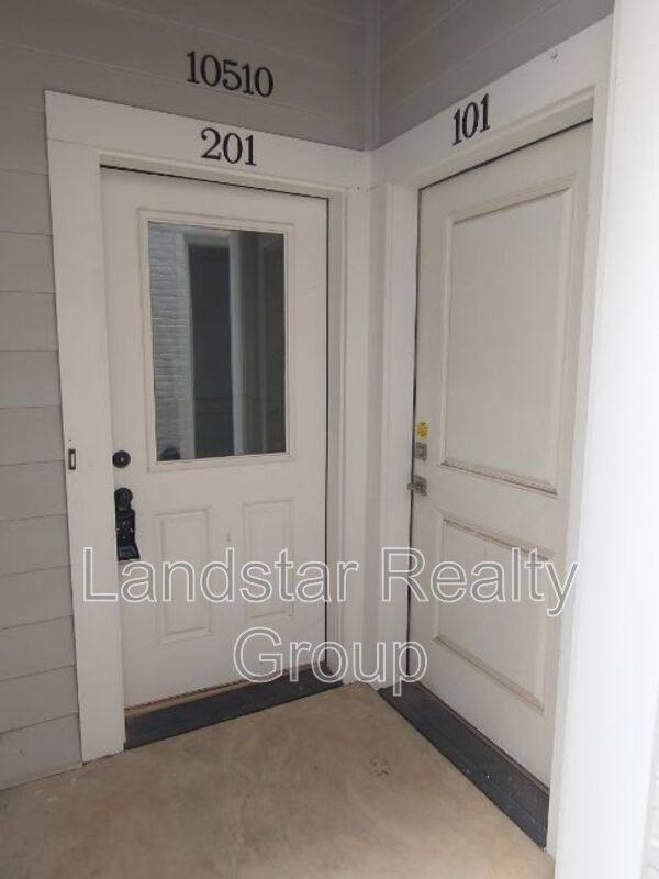 Apartment for rent at 10510 Meeting St #201, Prospect, KY 40059