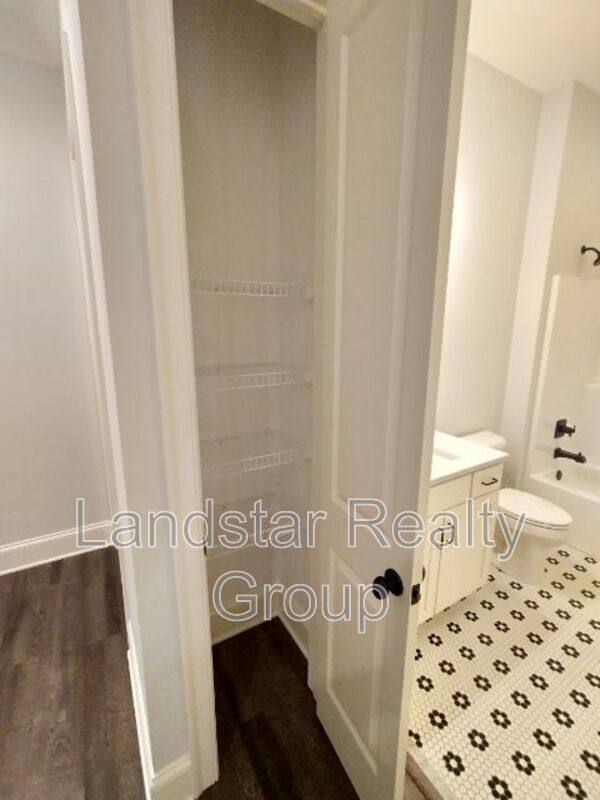 Apartment for rent at 10510 Meeting St #201, Prospect, KY 40059