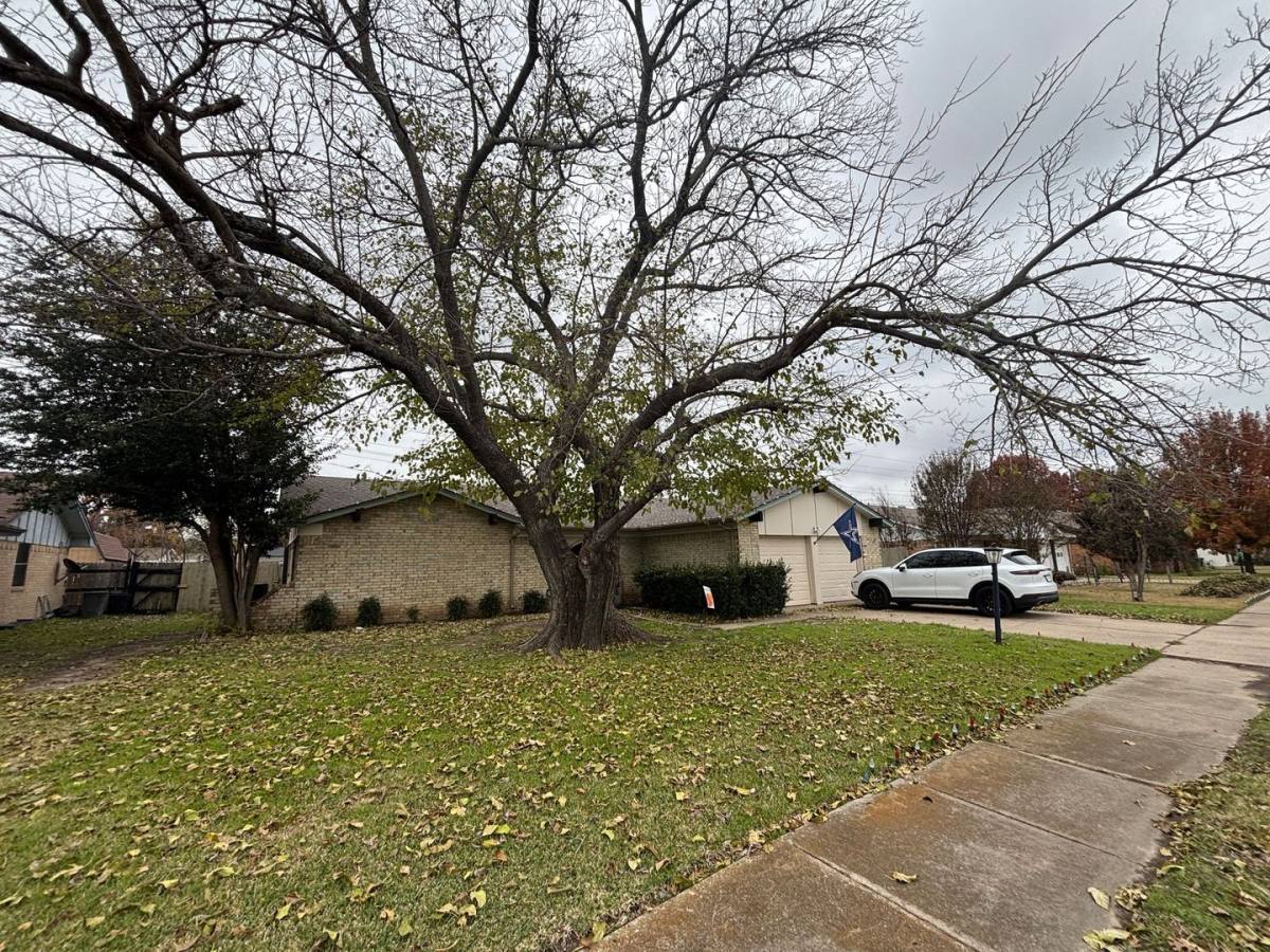 House for rent at 7536 Circle Dr, North Richland Hills, TX 76180