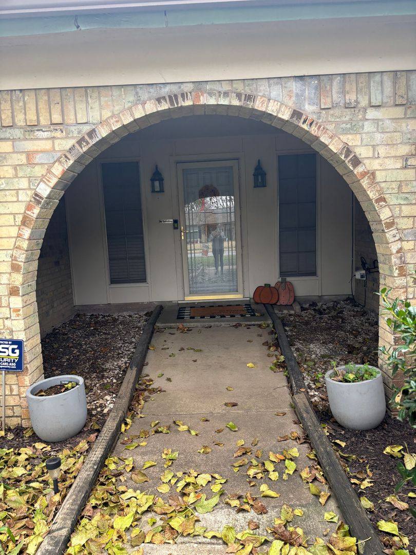 House for rent at 7536 Circle Dr, North Richland Hills, TX 76180