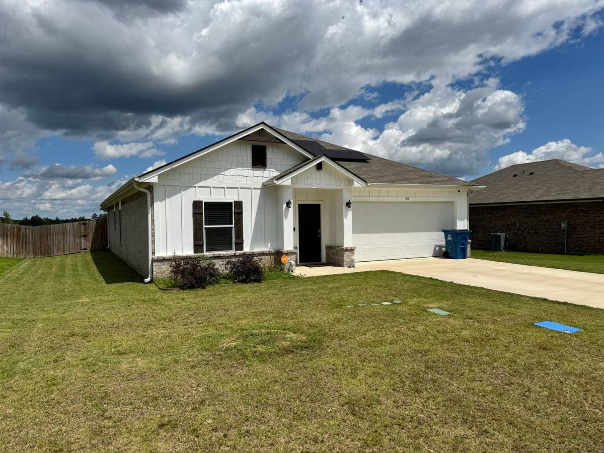 House for rent at 917 Martin St, Chandler, TX 75758