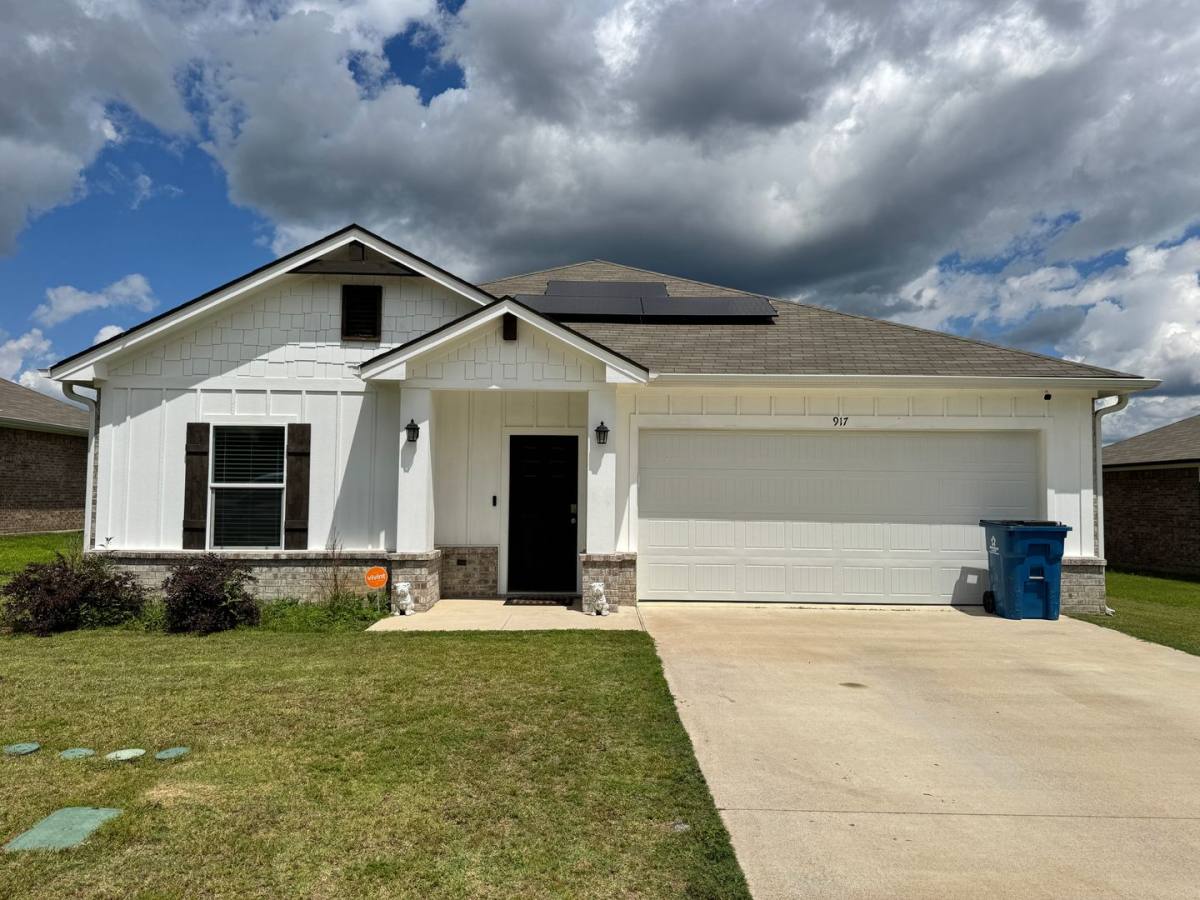 House for rent at 917 Martin St, Chandler, TX 75758