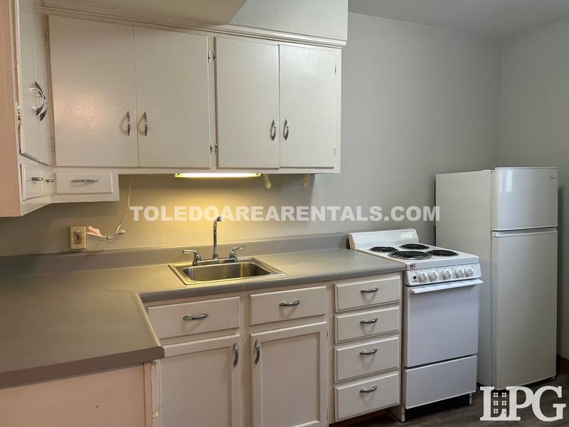 Apartment for rent at 2244 W Sylvania Ave #1, Toledo, OH 43613
