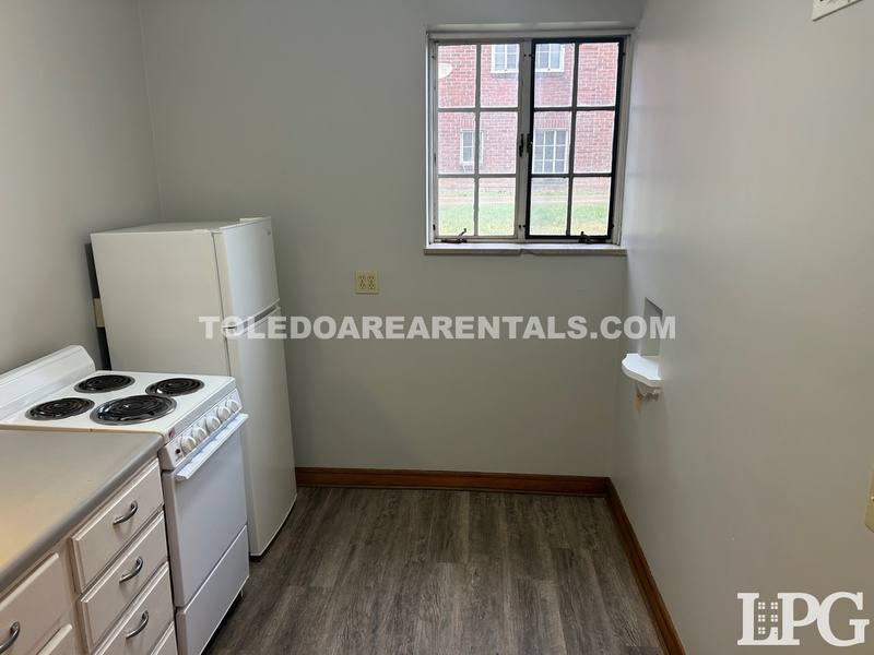 Apartment for rent at 2244 W Sylvania Ave #1, Toledo, OH 43613