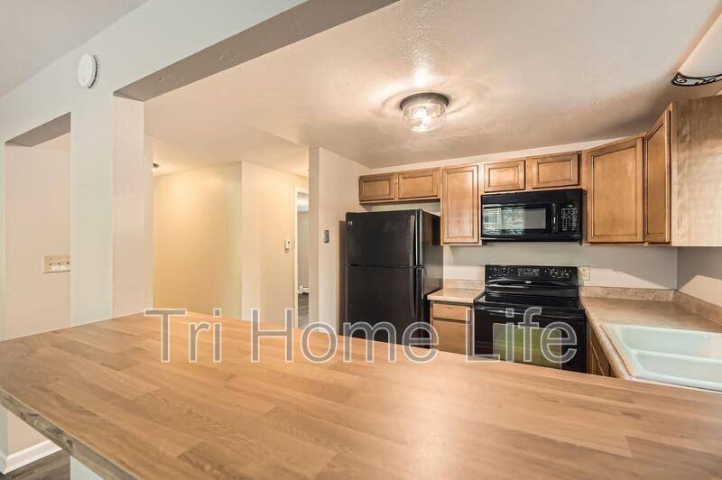 Apartment for rent at 4725 S Acoma St, Englewood, CO 80110