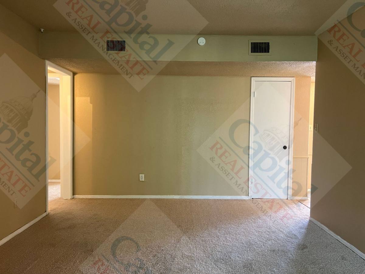 Apartment for rent at 1715 E Lindsey St, Norman, OK 73071