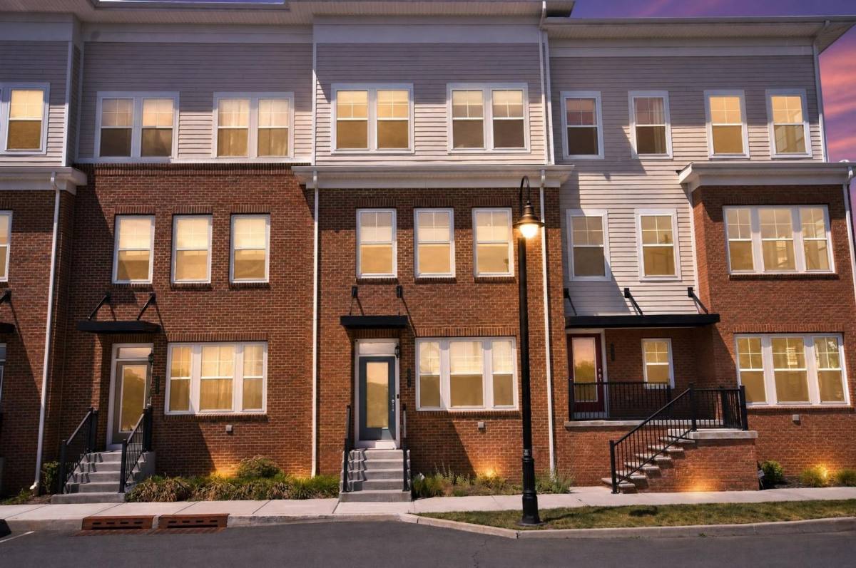 Townhouse for rent at 342 S Dr, North Brunswick, NJ 08902