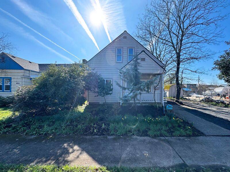 House for rent at 950 Clark St, Eugene, OR 97402