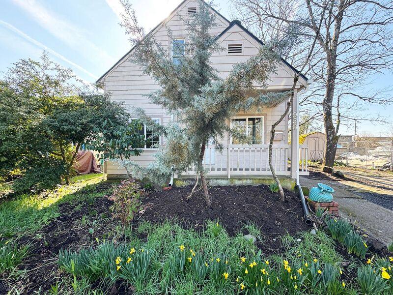 House for rent at 950 Clark St, Eugene, OR 97402
