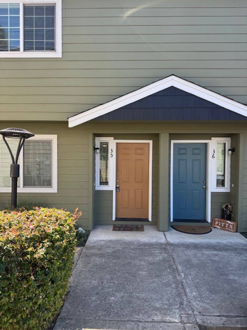 Townhouse for rent at 2030 Brookhurst St #35, Medford, OR 97501