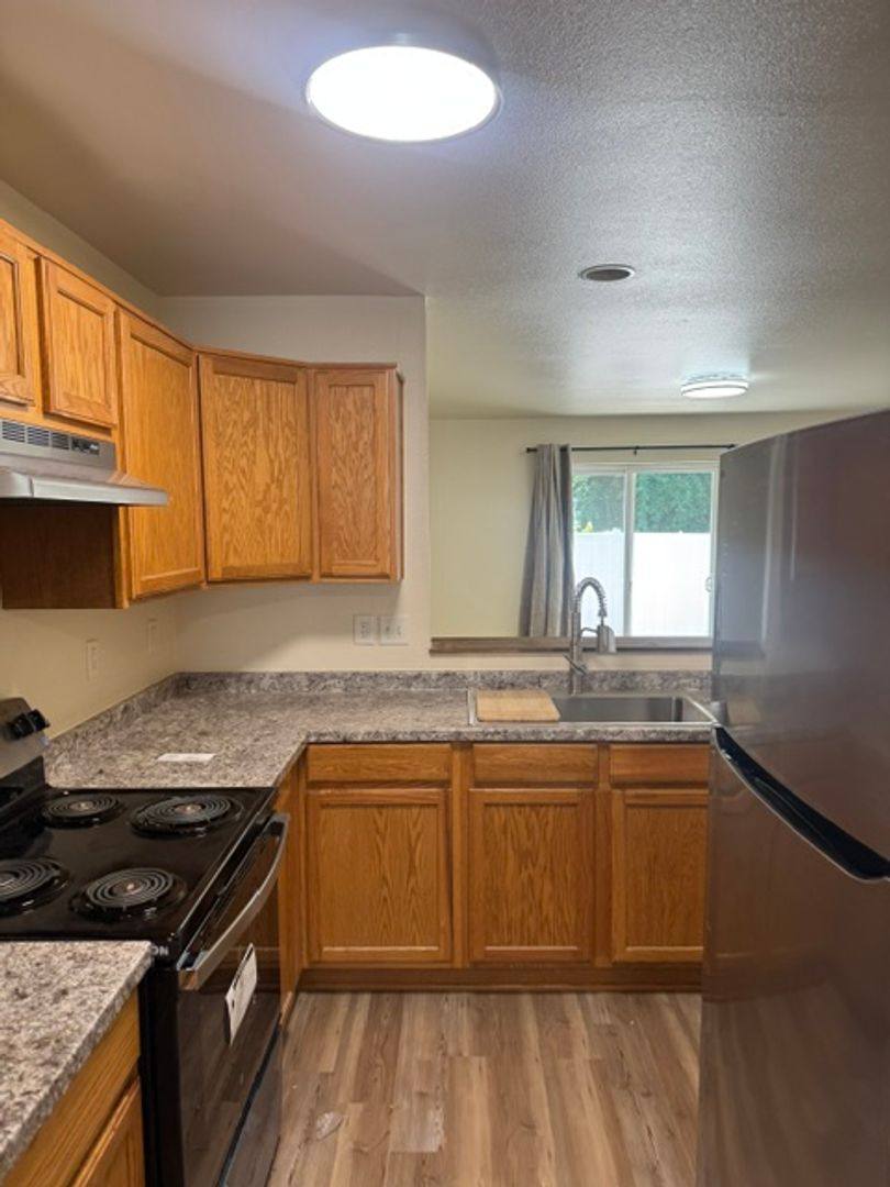 Townhouse for rent at 2030 Brookhurst St #35, Medford, OR 97501