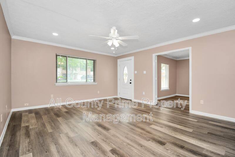 House for rent at 1906 Airline Dr, Katy, TX 77493