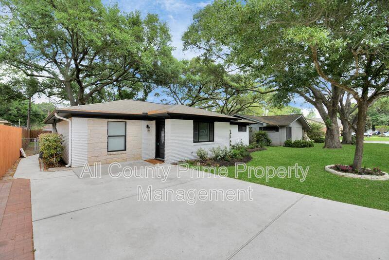 House for rent at 1906 Airline Dr, Katy, TX 77493
