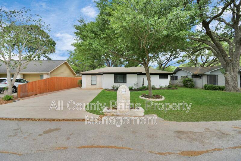 House for rent at 1906 Airline Dr, Katy, TX 77493