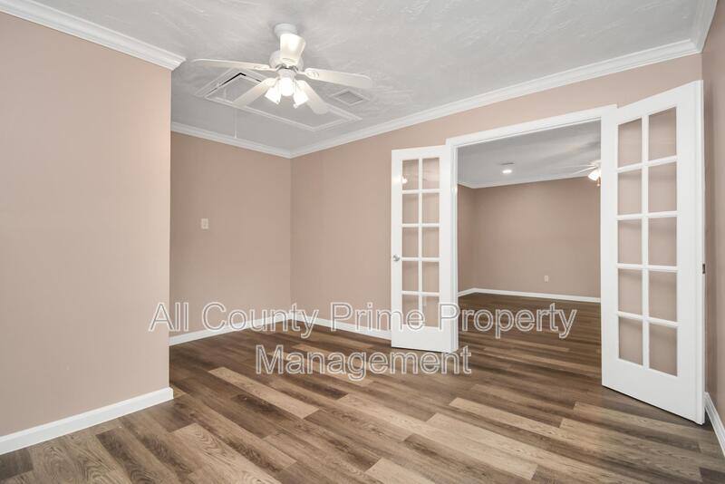 House for rent at 1906 Airline Dr, Katy, TX 77493