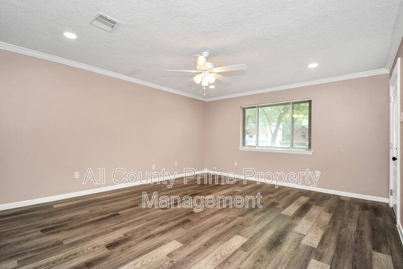 House for rent at 1906 Airline Dr, Katy, TX 77493