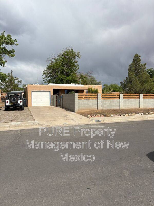 House for rent at 536 Arizona St SE, Albuquerque, NM 87108