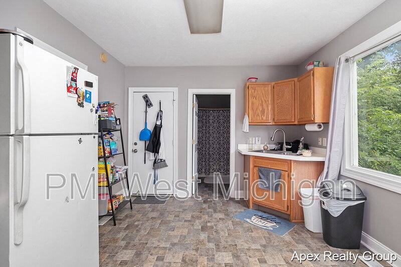 Apartment for rent at 1530 Quarry Ave NW #1, Grand Rapids, MI 49504