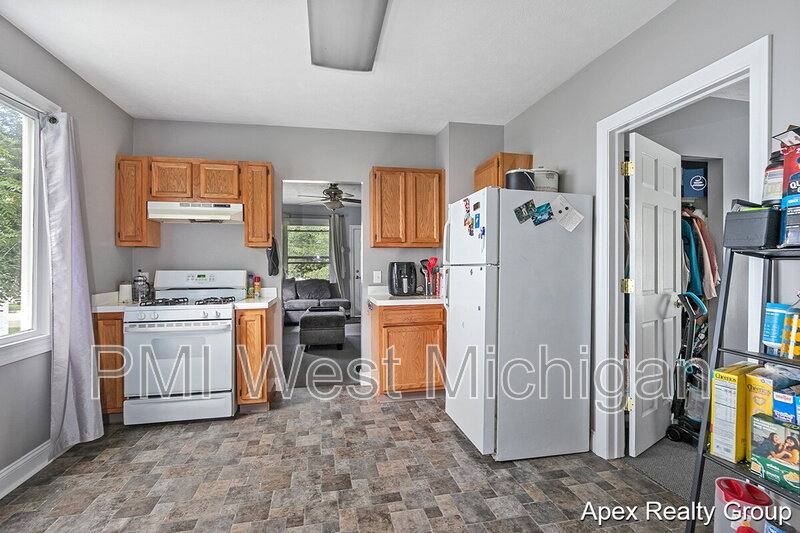 Apartment for rent at 1530 Quarry Ave NW #1, Grand Rapids, MI 49504