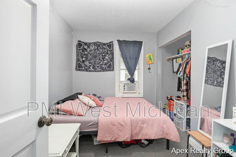 Apartment for rent at 1530 Quarry Ave NW #1, Grand Rapids, MI 49504