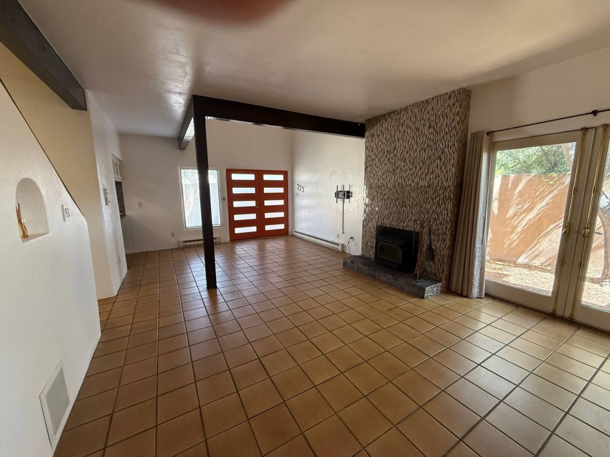 Townhouse for rent at 814 SE Circle NW, Albuquerque, NM 87104