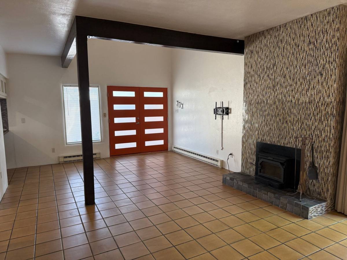 Townhouse for rent at 814 SE Circle NW, Albuquerque, NM 87104