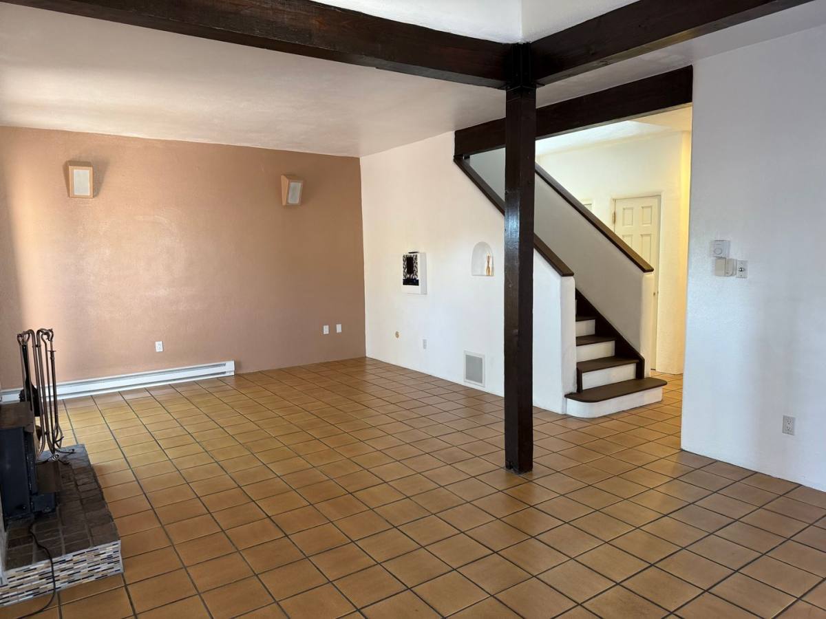 Townhouse for rent at 814 SE Circle NW, Albuquerque, NM 87104