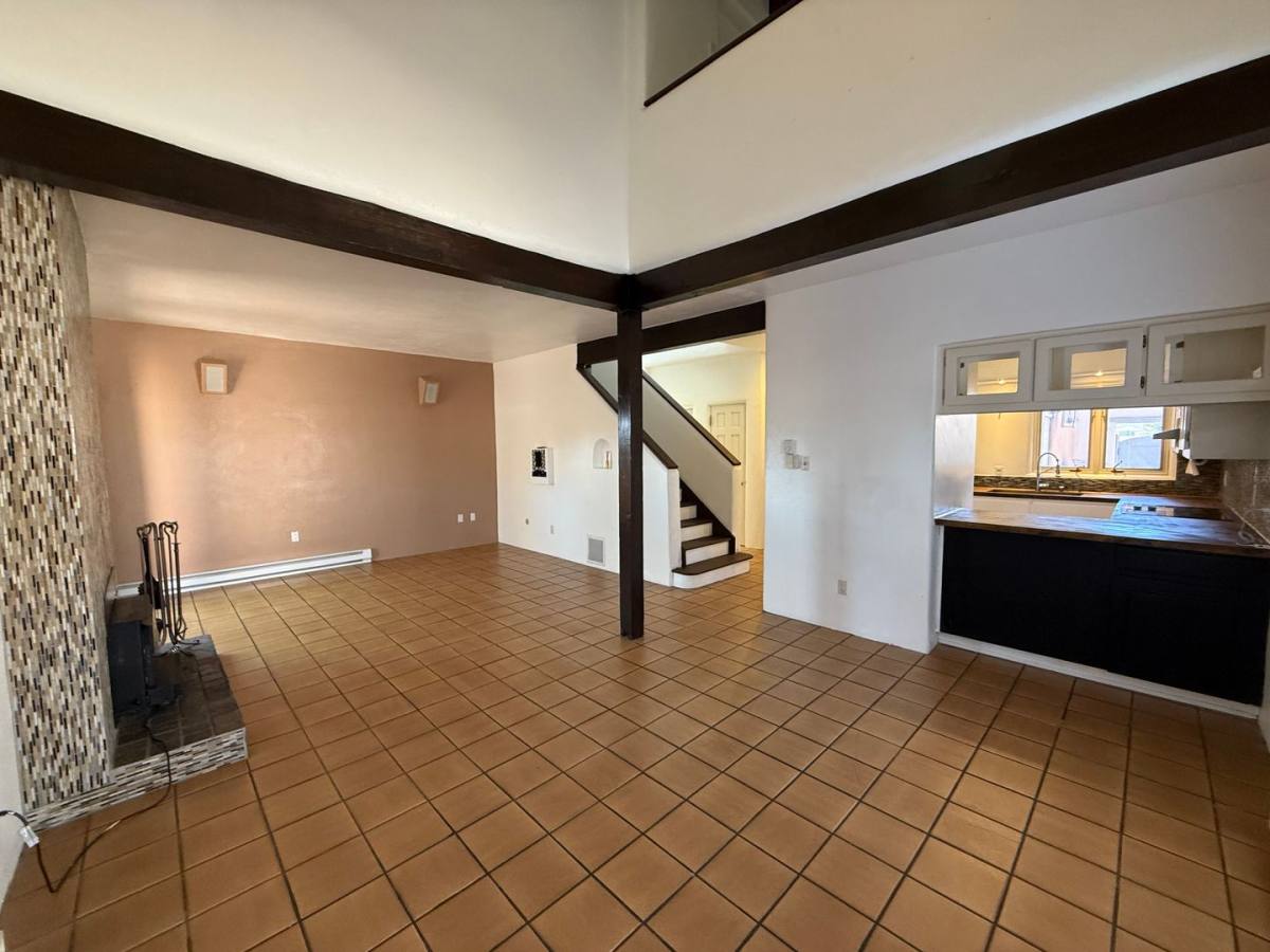 Townhouse for rent at 814 SE Circle NW, Albuquerque, NM 87104