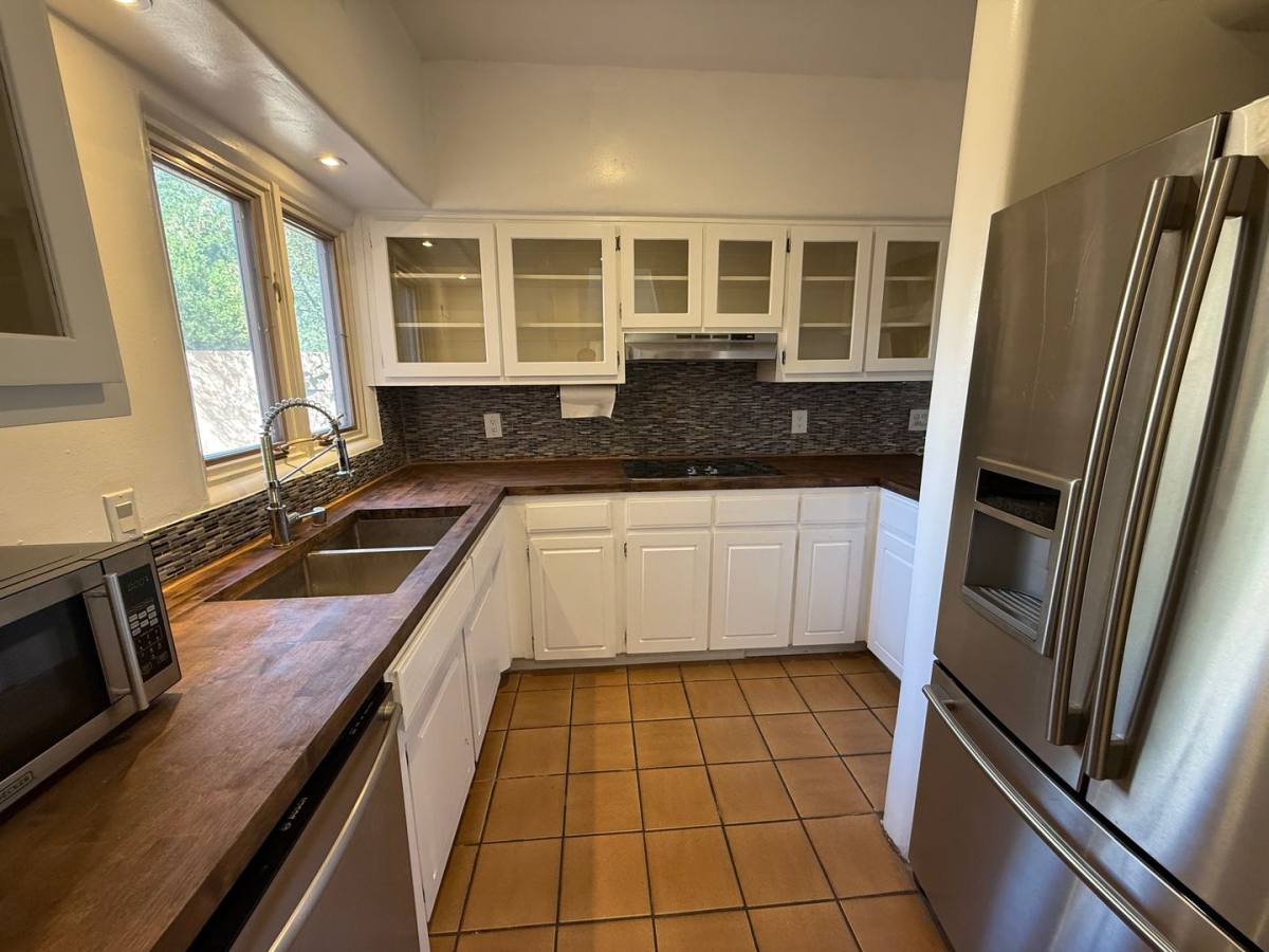Townhouse for rent at 814 SE Circle NW, Albuquerque, NM 87104